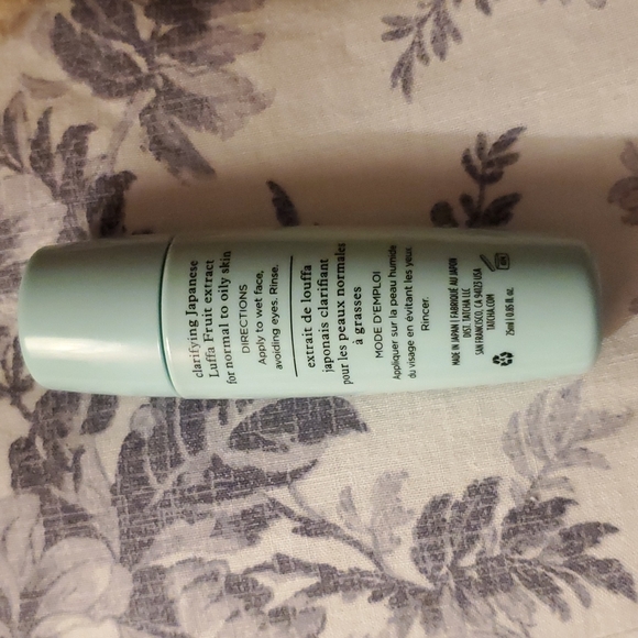 Tatcha Cleanser ( The Deep Cleanse ) - Picture 2 of 3